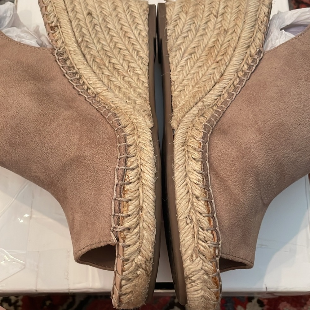 Charles by Charles David Najda Tan Wedge Sandals – Size 6M NIB - Picture 13 of 16